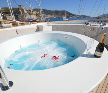 Goélettes avec jacuzzi