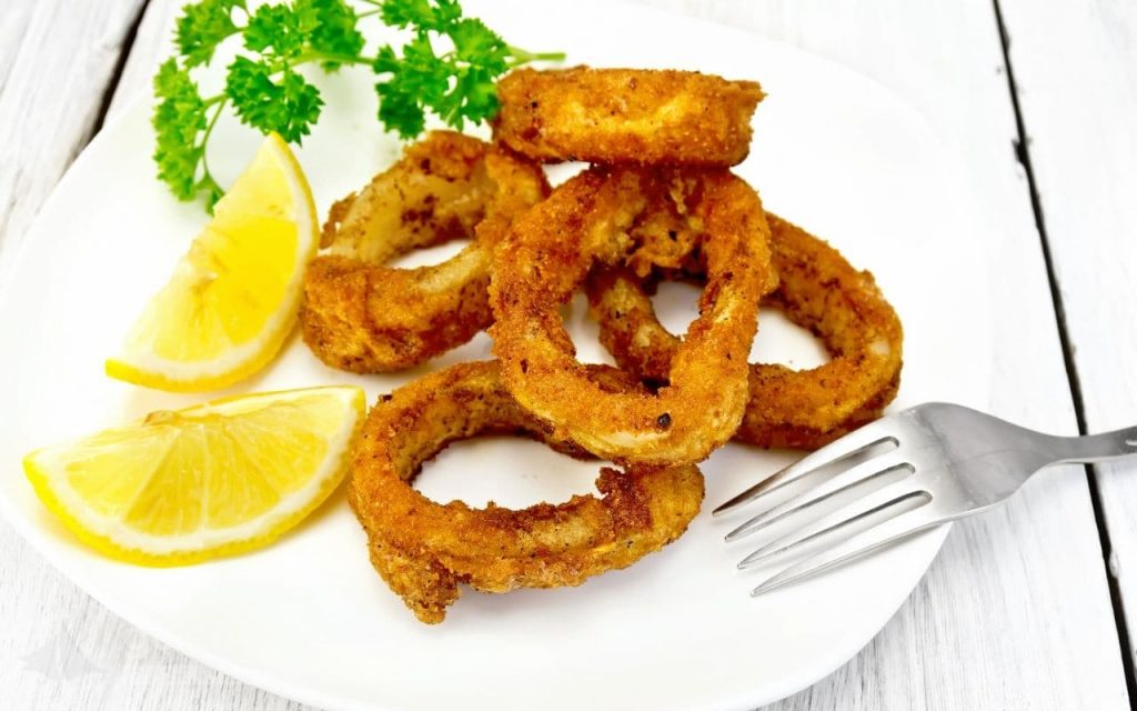 calamari-fried-with-lemon-on-board