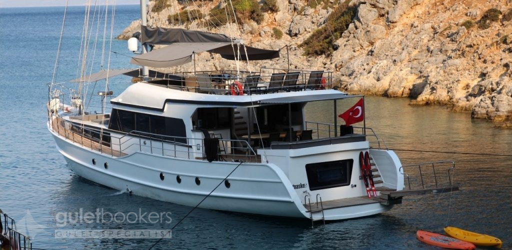 Maske 5 Trawler Yacht Charter