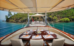 Soul-satisfying Dinners on Yacht Charter
