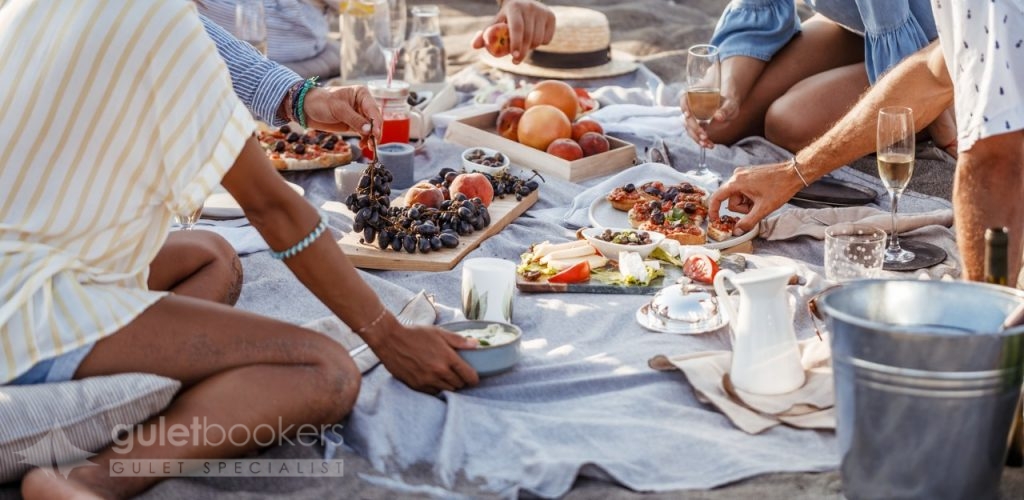 Thankful feasting among friends...