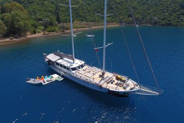 Motorsailer Yacht White Soul