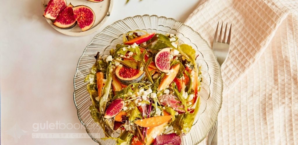 As the sun begins to set, enjoy a welcome dinner prepared by your personal chef using fresh local ingredients.