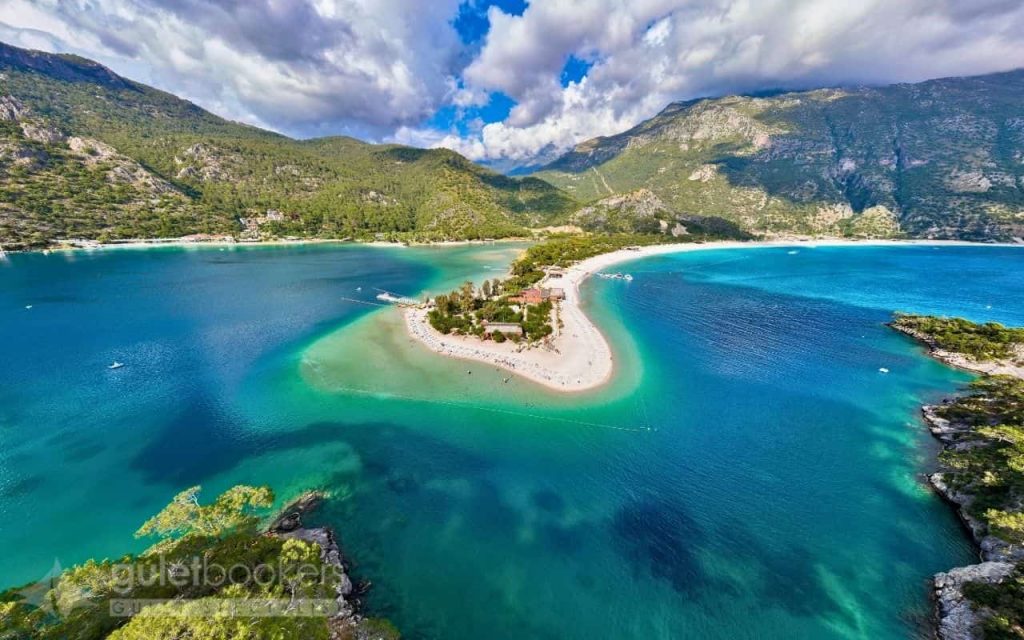 There's something absolutely magical about seeing the Turkish coastline from above.
