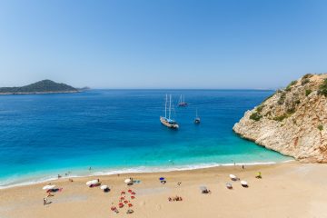 Why Couples Are Choosing Gulet Charters Over Resort Stays